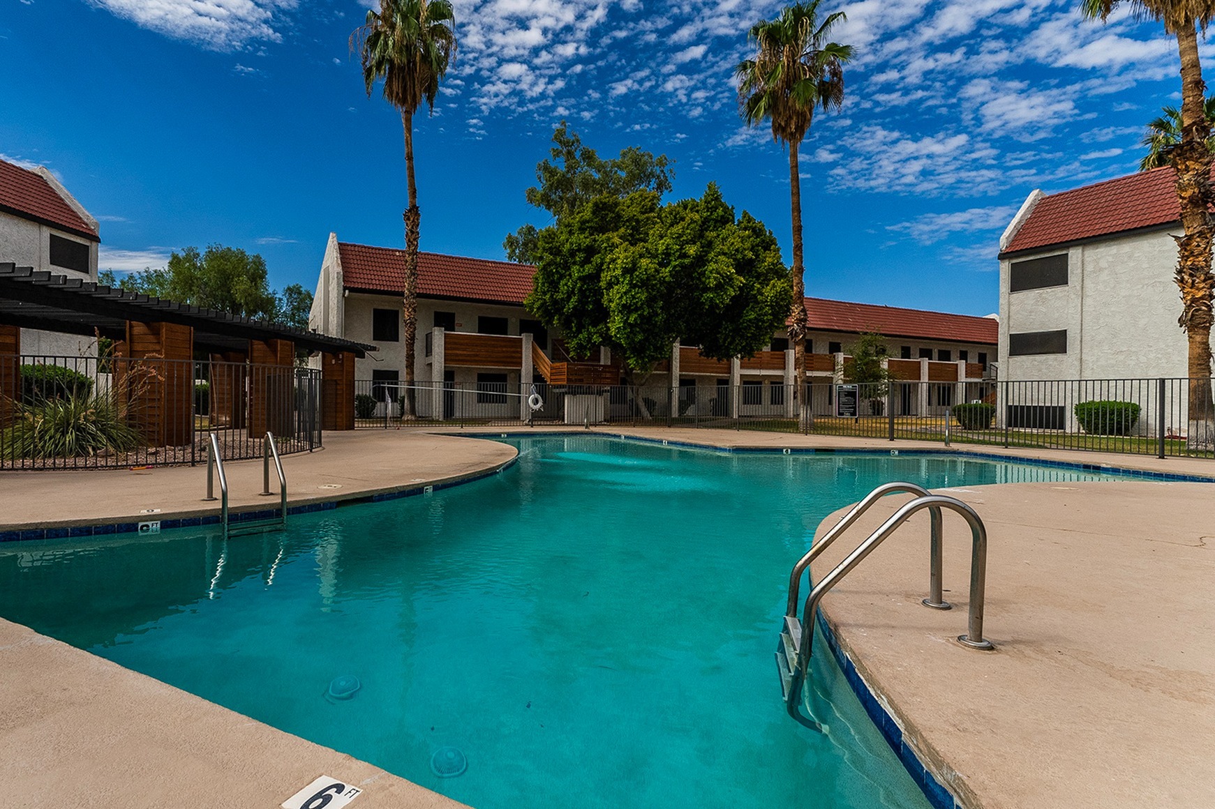 MadEry Apartments photo 3